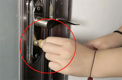 门反锁了在里面打不开怎么办(图2) 门反锁了在里面打不开怎么办(图2)