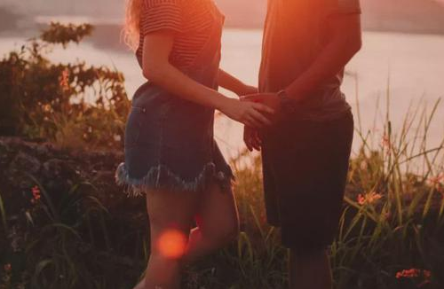 女人出轨的婚姻能撑多久 女人出轨了还能复合么(图1) 女人出轨的婚姻能撑多久 女人出轨了还能复合么(图1)