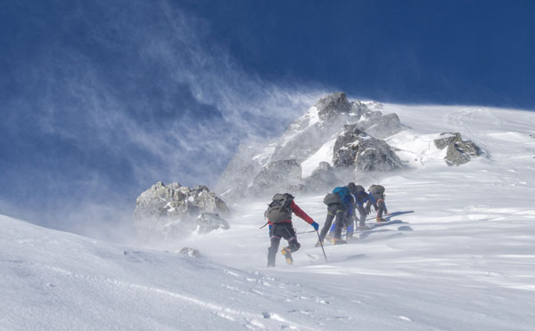 登雪山怎么选购装备 登雪山注意事项