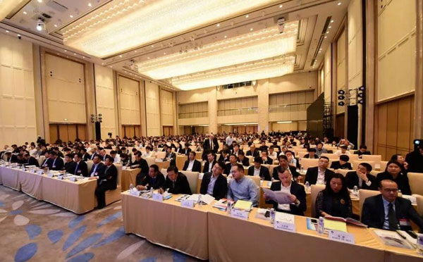 企业年会主持词