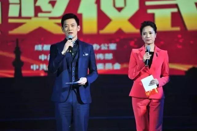 年会主持人串词